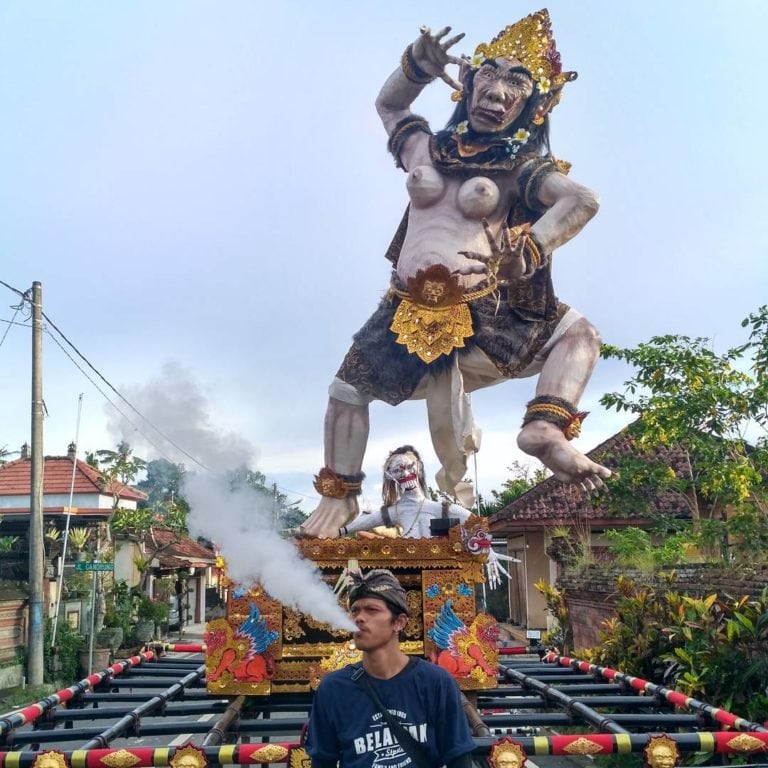 Yoga wear finding the best yoga clothes in Seminyak, Canggu, Ubud