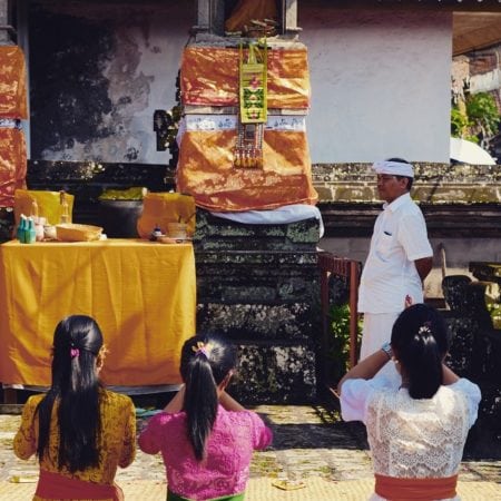 praying Galungan
