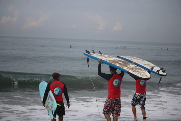 best surf schools in Canggu