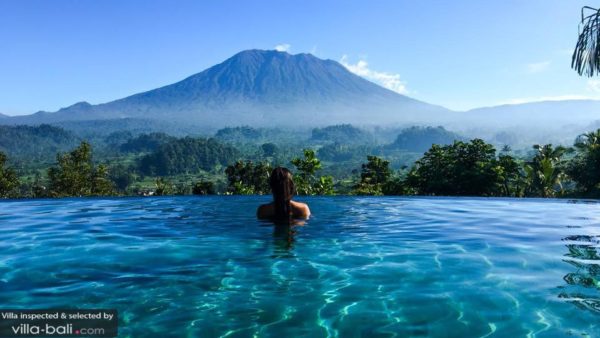 Magnificent infinity pool with mindblowing views. Villa Sidemen - Avron's favourite