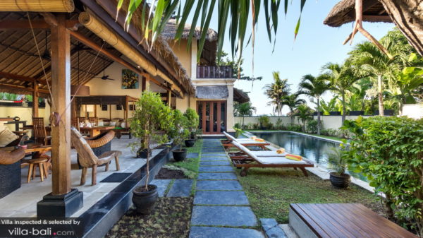 Best bali villa style - have a beautiful garden