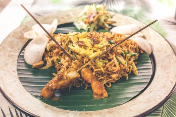 activities in bali: try local food