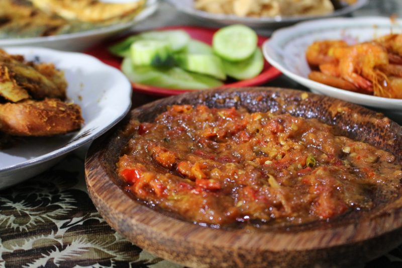 17 Restoran Terbaik di Ubud yang Wajib Kamu Coba 24 Cheap warung that offers wide variety of Indonesian food.