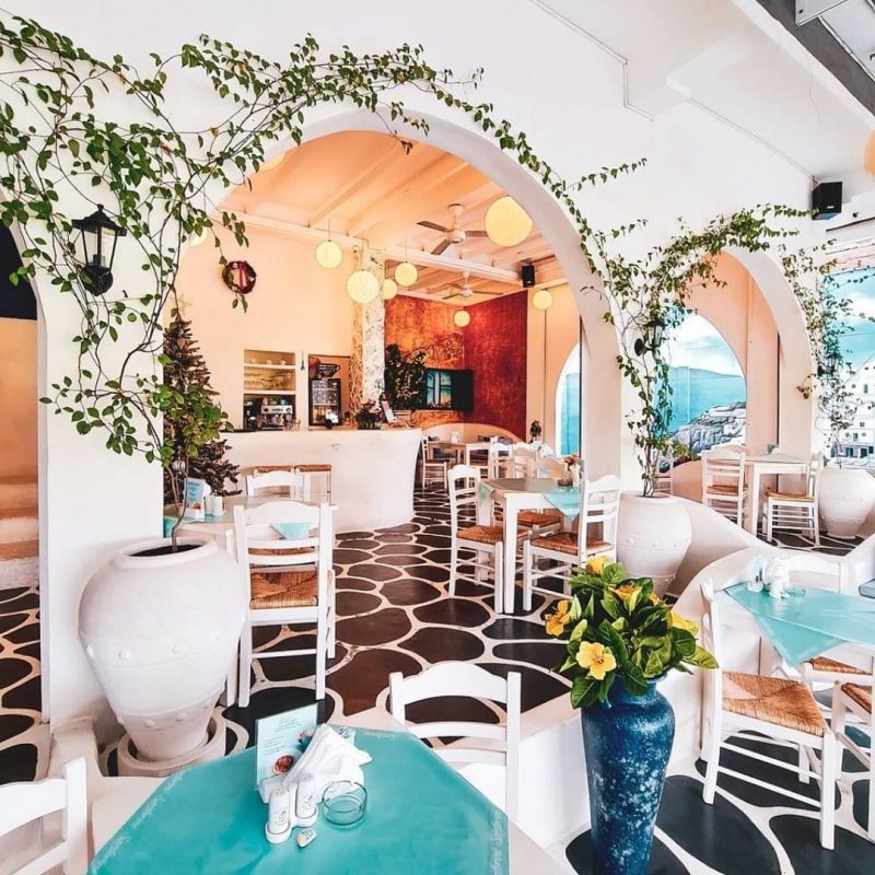 27 Best Restaurants in Canggu You Can’t Miss! 3 Santorini vibe restaurant in Bali