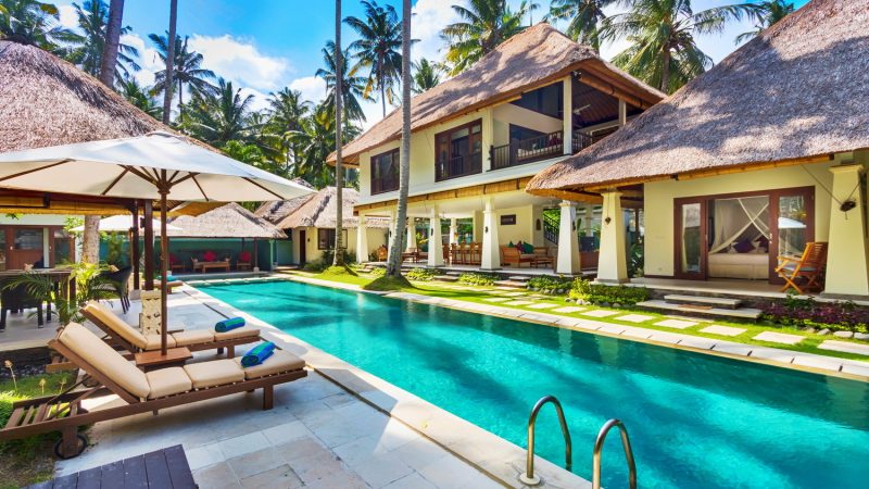 the expansive 25 meter swimming pool of villa gils that will complete your holiday