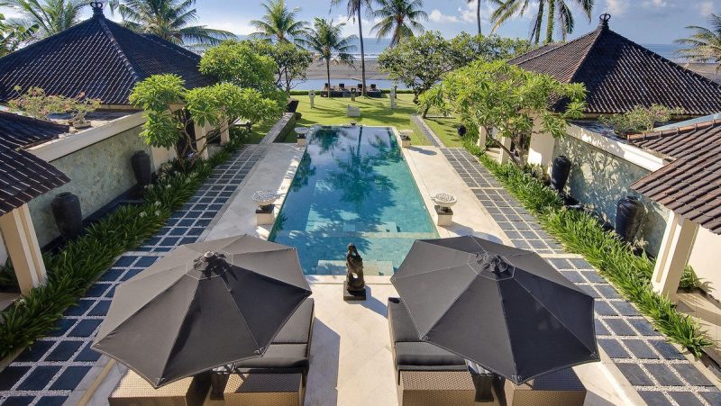 Infinity pool overlooking the beach
