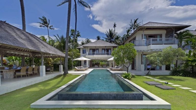 Stunning luxury beachfront villa in Candidasa