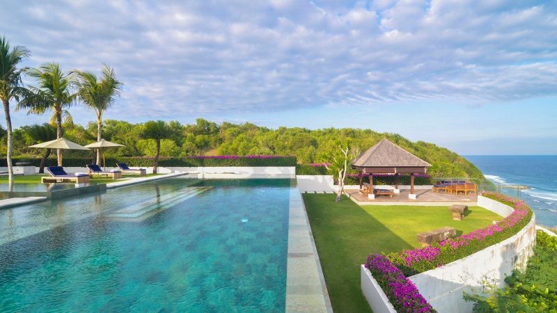 Infinity pool overlooking the ocean view