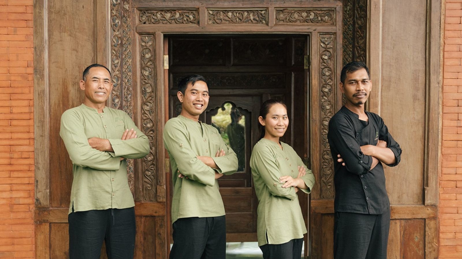 Hotel vs villa: Staff and services