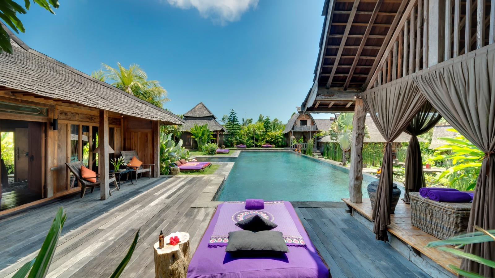swimming pool in Villa Asli