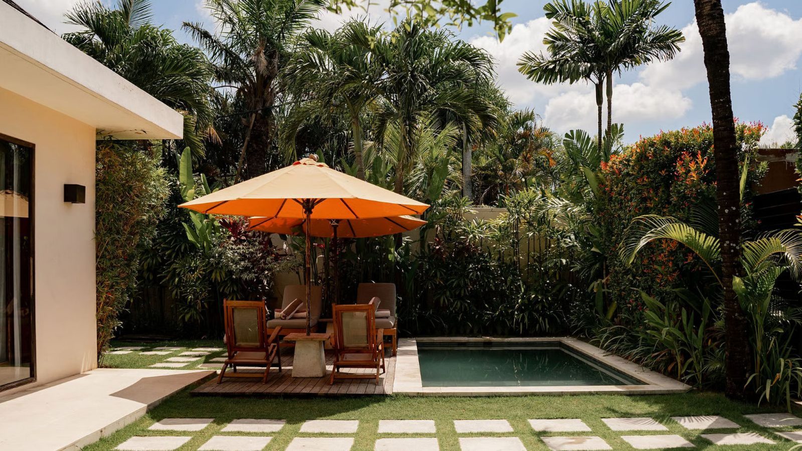 Beachfront Bliss: Villas in Jimbaran And Nusa Dua With Direct Beach Access – Ultimate Luxury Awaits